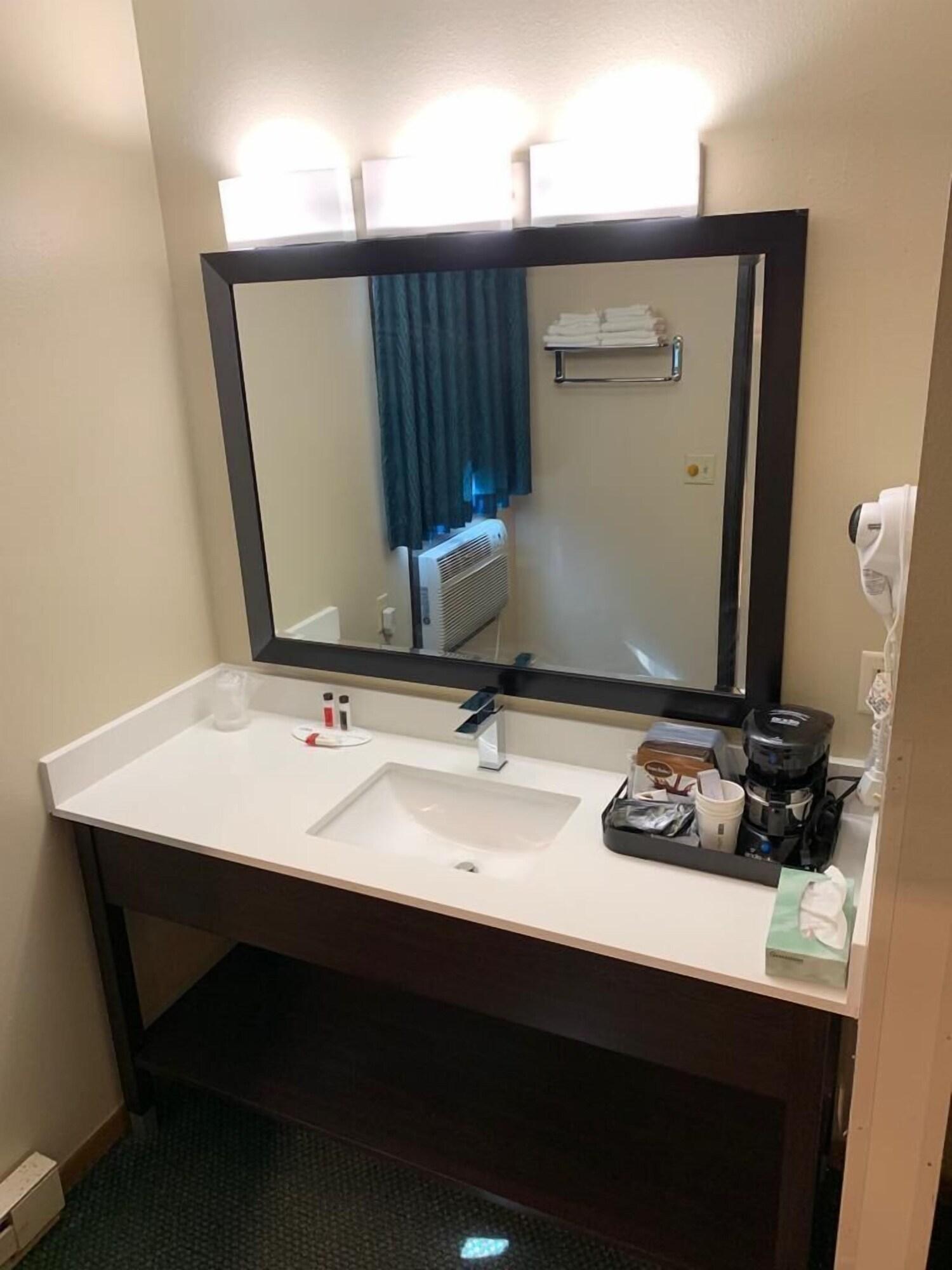 Super 8 By Wyndham Huron Luaran gambar