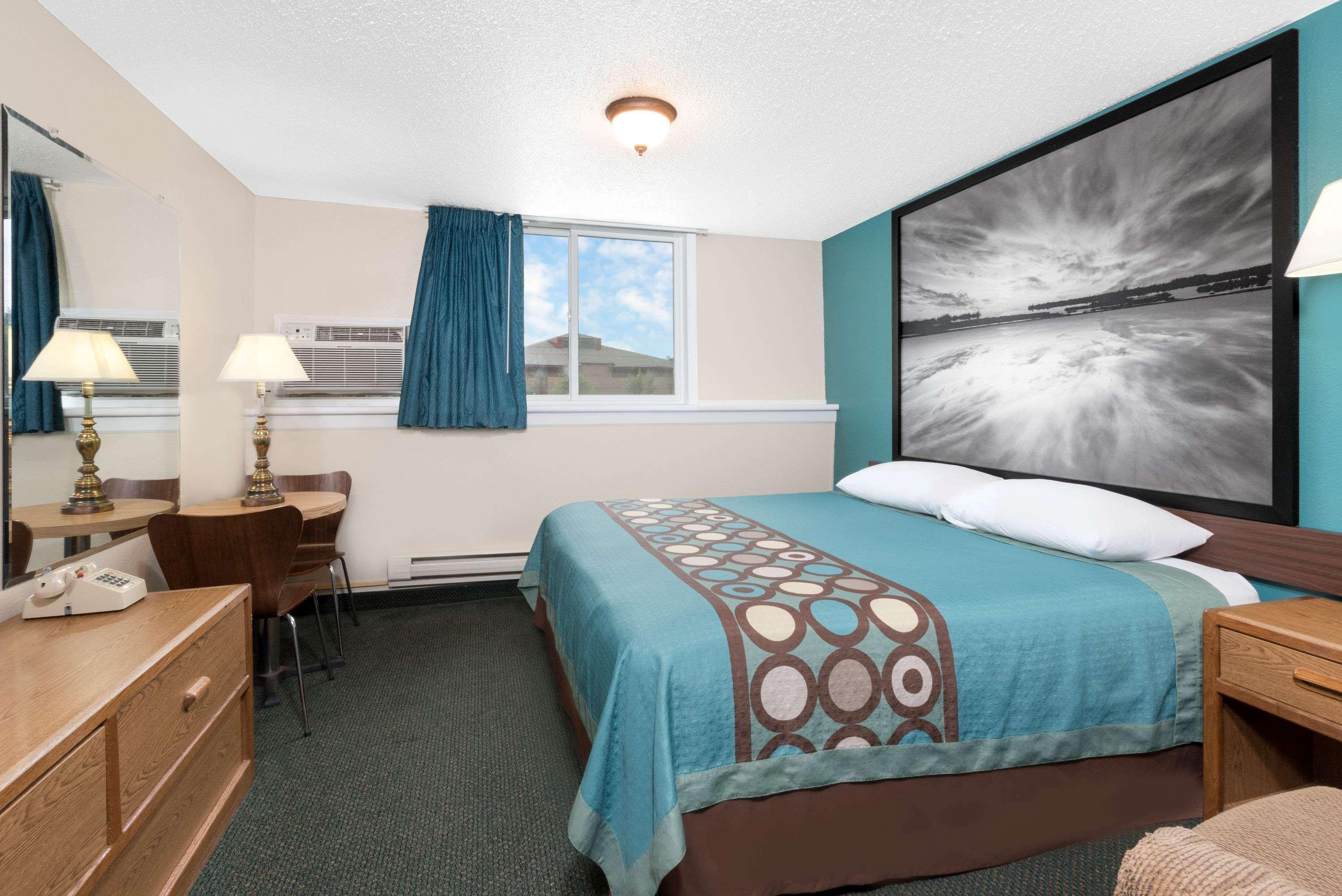 Super 8 By Wyndham Huron Luaran gambar