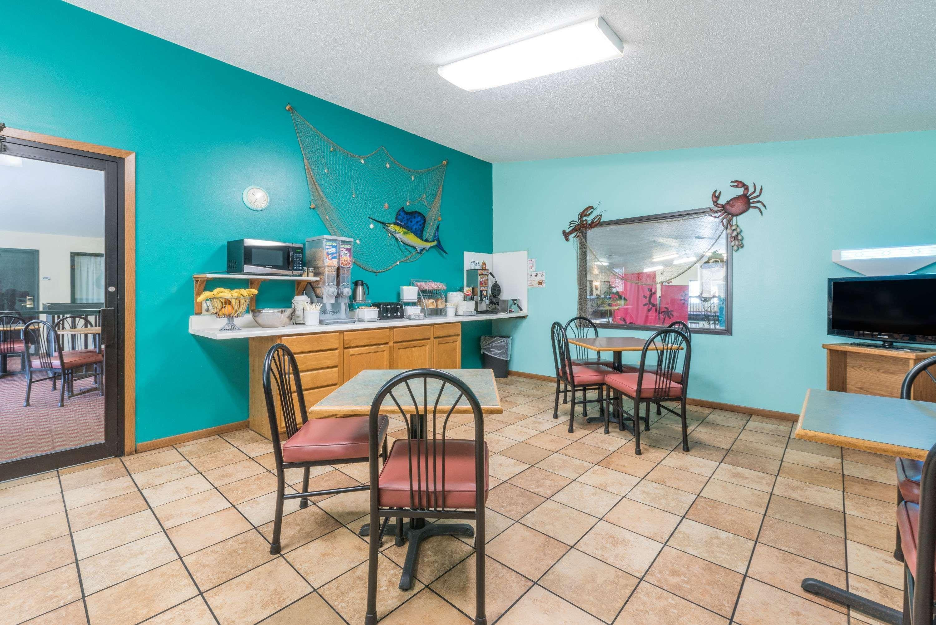 Super 8 By Wyndham Huron Luaran gambar